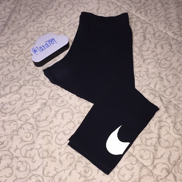 Nike Pants - Nike Cropped Leggings